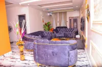 Waldam Castle is a 2 unit of 3 bedroom all ensuite, with modern facilities