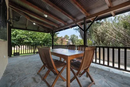 Seaside Serenity Retreat – Nea Makri by ΜΡS Отели в г. Неа-Макрі