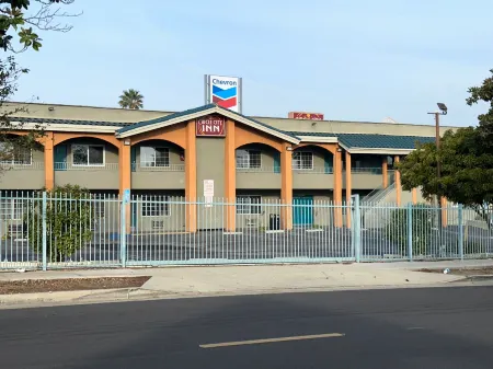 Corona Inn Отели рядом с достопримечательностью «Публичная библиотека Корона»