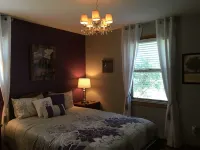 Charming 3-bedroom house in Saratoga Springs! Private yard and pet friendly! Hotels in Wilton