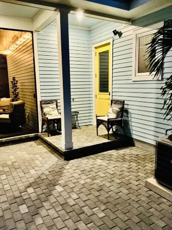 Welcome to Casa Blue!  Come enjoy Sarasota!