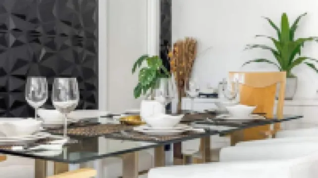 Amazing Home w/ Heated Pool 8 mins to the Beach!