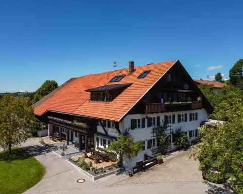 Modern farmhouse for 10 people Hotels in Nesselwang