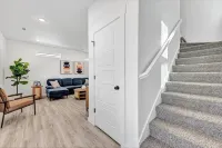 Fully Furnished Modern Home Hotels in Centerton