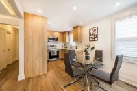 Fully renovated house in Toronto 요크 호텔