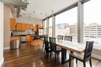 Luxury Downtown Indianapolis 1Br, Walk to Gainbridge, Convention Center