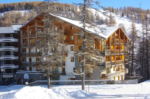 L' IDEAL at Ecrin des Neiges.