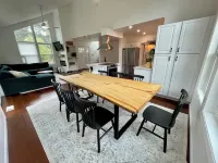 3 Bedroom Chalet with Hot tub on 3 private acre in the foothills of White Mnts Hotel a Alexandria