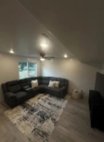 Modern 1 BR + Kitchen Comfort