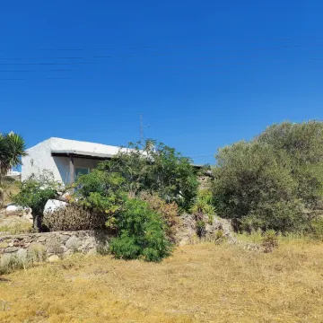 Secluded 200-Year-Old Cycladic Retreat in Milos