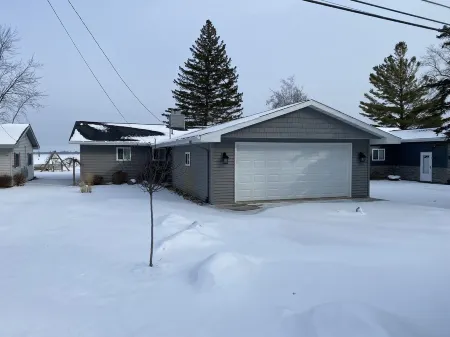 Lakefront on Beautiful East Bay of Houghton Lake!