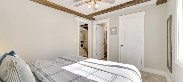 Cozy Waterfront Hale Cottage on Long Lake! Hotels in Iosco County