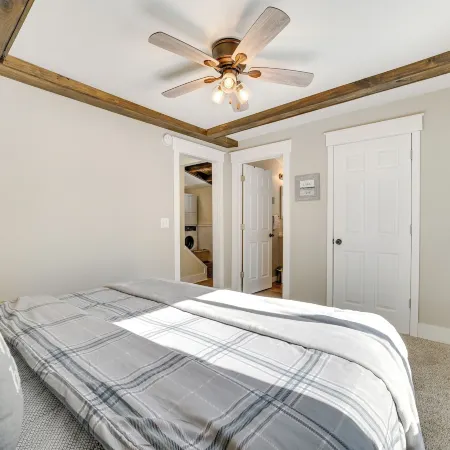 Cozy Waterfront Hale Cottage on Long Lake!