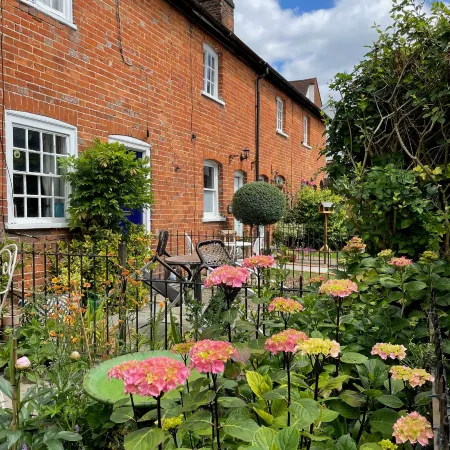 Historic Cottage in Heart of Farnham nr the Castle