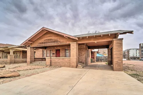 By Dtwn Lubbock! Spacious 4Br Home Near Texas Tech - Bungalows