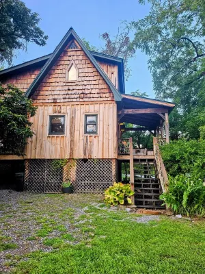 River Cabin - Escape to Your Romantic yet Adventurous Smokey Mountain Getaway!