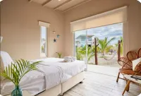 Bungalow on the beach in front of the warm and calm sea of Canoas de Punta Sal. Hotels in 