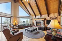 6Bdr Group Retreat Decks w Incredible Views Starry Heights by AvantStay