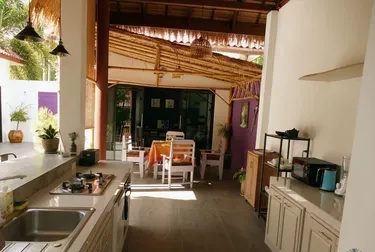 รูปภาพของVilla Manni: the Art of Outdoor Living Amid Coconut Palms.