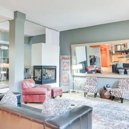 Dtwn Cleveland Loft-Style Condo Walk to Stadiums!