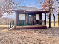 The Goldfinch Cabin 15 Min to Magnolia Baylor Hotel di McLennan County