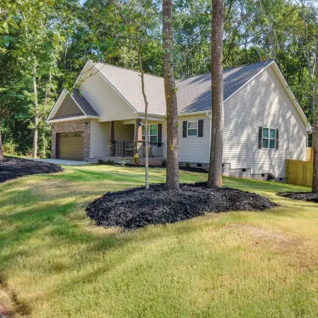 Charming Pendleton Retreat ~ 5 Mi to Clemson! Hotels in Pendleton
