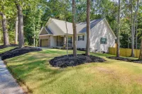 Charming Pendleton Retreat ~ 5 Mi to Clemson! - balcony
