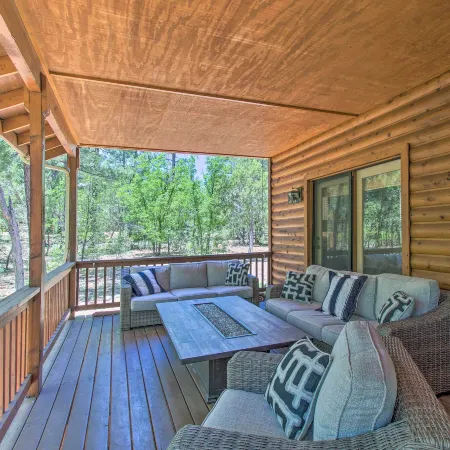 Wooded Hideaway! Spacious Show Low Log Cabin