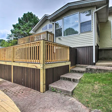 2-Tier Deck & Boat Parking: Lake Hamilton Home