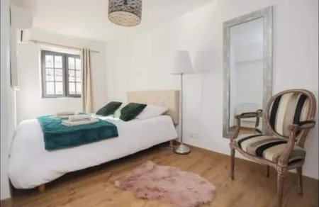 Apartment in the heart of old Antibes Отели рядом с достопримечательностью «Пляж де ла Гаруп»