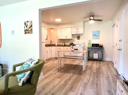 @MARGARITAVILLA@ Downtown Lake Geneva Отели рядом с достопримечательностью «Galena Garlic Company»