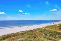 Somerset 404..Newly Remodeled Beach Front. 3 Bdrm 3 Bath, Den w/ Sofa Sleeper