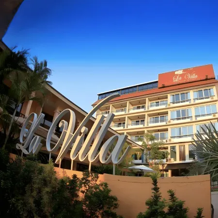 Hotel la Villa Khon Kaen Отели рядом с достопримечательностью «Храм Тхунг Сетхи»