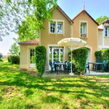 4 Room House 8 People - Prestige