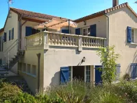 Villa with garden near beautiful golf course Hotels in Vasles