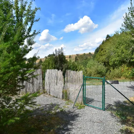 Holiday Home in Luzy with Fenced Garden Отели в г. Кюзи