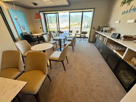 Si Hotel Отели рядом с достопримечательностью «Мечеть Эфем Бей»