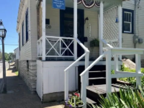 Rivertown Retreat Dufour HouseSleeps 4 Hotels in Ste. Genevieve County