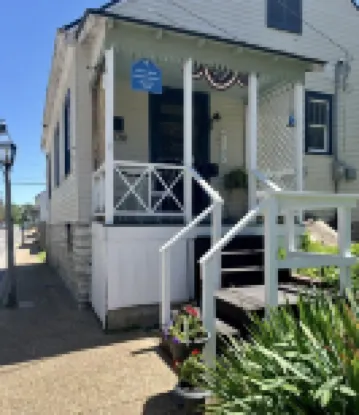 Rivertown Retreat Dufour HouseSleeps 4