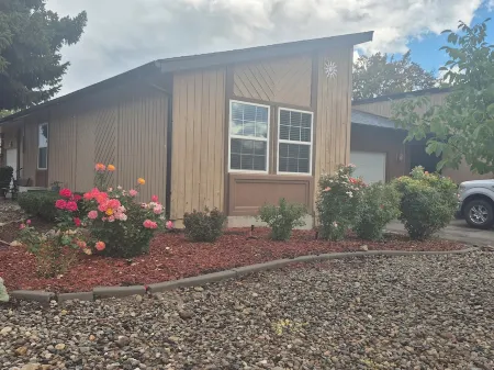 Clean & Cozy! - Hot Tub Hideaway!