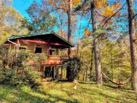 Secluded Mountain Cabin by the New River l Hot Tub + Game Room l Pet-Friendly