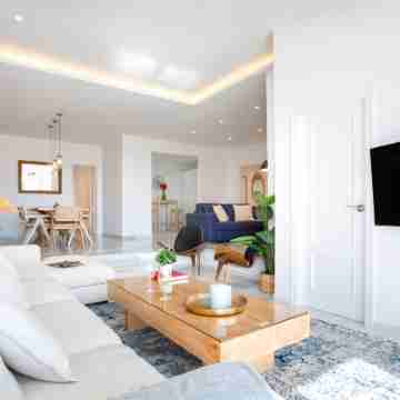 Exclusive 2BD apartment with private terrace in Marbella. Royal Gardens Rooms