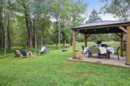 Welcome to the Hazelwood! the Most Family-Friendly Cabin in Greentown!