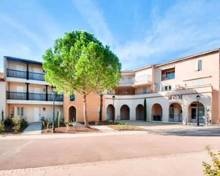 Apartment in Provence with Aquatic Area Hotels in Mallemort