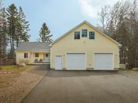 ⭐NEW⭐ Stunning Beachfront Living w/ Gameroom & Firepit Near Acadia