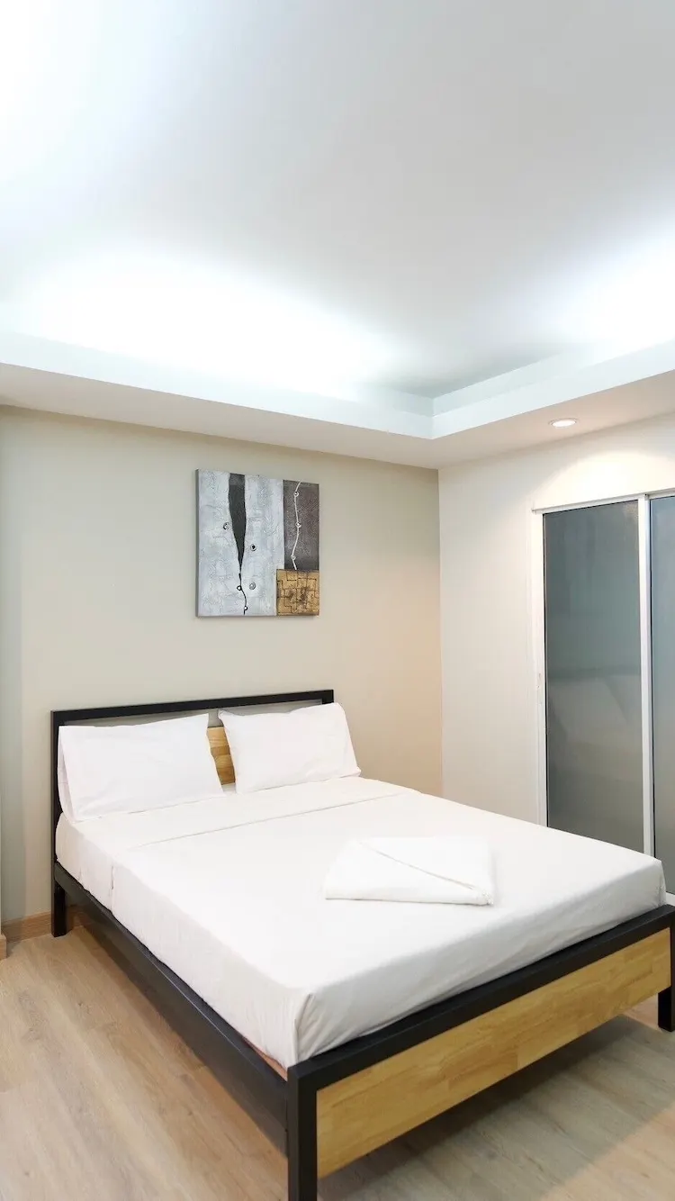 ห้องพักเดี่ยวพร้อมระเบียงและวิวเมือง