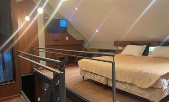 Onkel Inn Wagon Sleepbox Uyuni