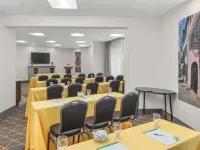 Holiday Inn CHARLESTON-RIVERVIEW by IHG Hotels near Plum Elements