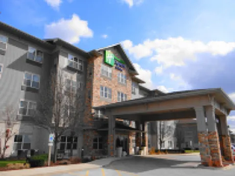 Holiday Inn Express & Suites CHICAGO WEST-ROSELLE by IHG Hotels in Roselle