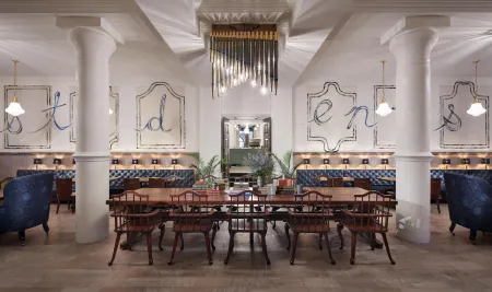 Graduate by Hilton New Haven Отели рядом с достопримечательностью «Арт-галерея Йельского университета»